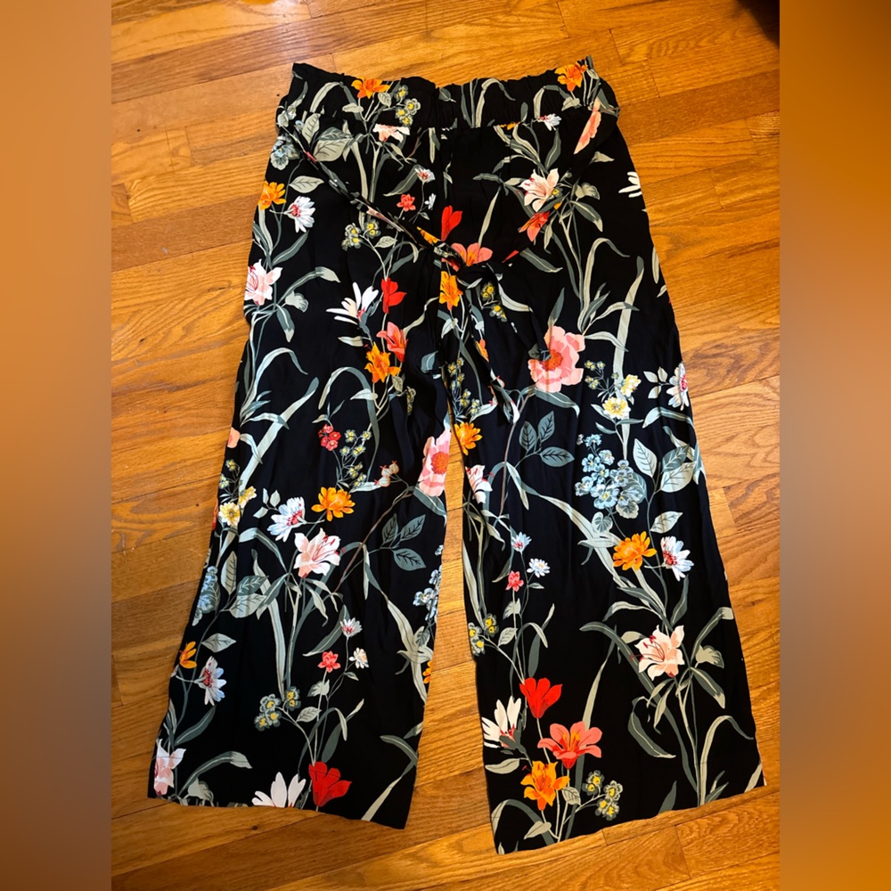 Ann Taylor Floral Pants, Size Medium